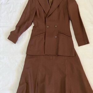 Women Suit- Wool- Lasserre, Paris. Size 4, maybe 6.